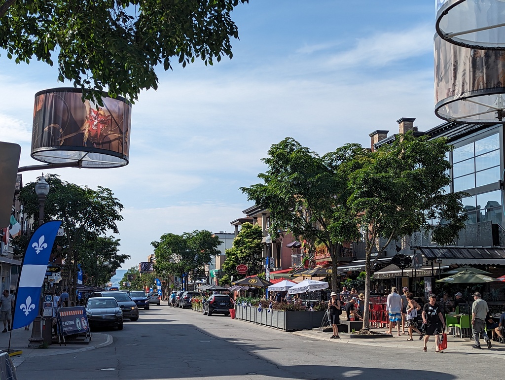 Figure 28: Avenue Cartier, Montcalm